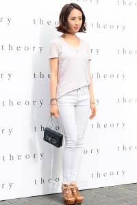 f(x)ソルリ、「Theory38」のローンチイベントで春の装い　キム・ミンジョン