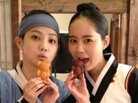 MBC水木ドラマ『太陽を抱いた月』で護衛兵ソル役を演じる女優ユン・スンアが、同僚の俳優、スタッフらに義理チョコをプレゼントした。
