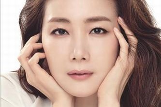 女優俳優チェ・ジウが、COWAYの化粧品ブランドRe:NK(リエンケイ)の新しい広告モデルに抜擢され、話題となっている。